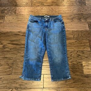Levi’s Classic Capri Mid Rise Size 8